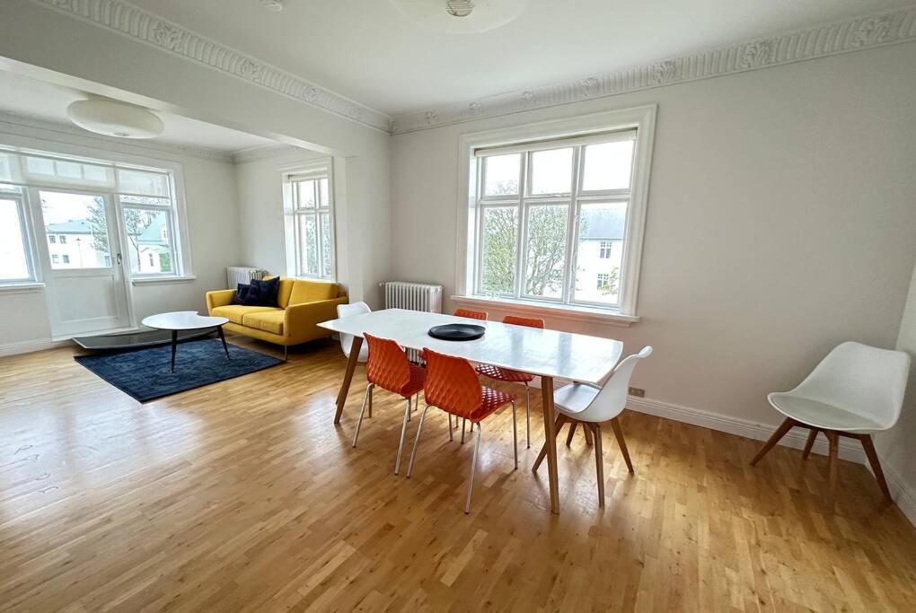 Beautiful 2 Bedroom Apartment Downtown Reykjavík Exterior foto